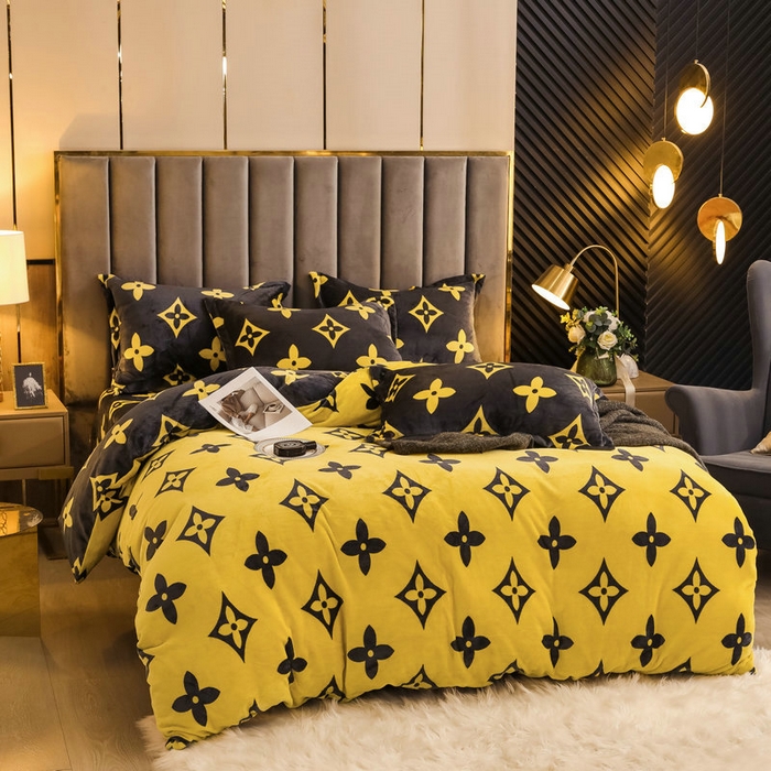 91家纺网 家纺一手货源 找家纺 宝薇 2025新款加厚保暖简约风小版印花牛奶绒四件套 大咖-黄