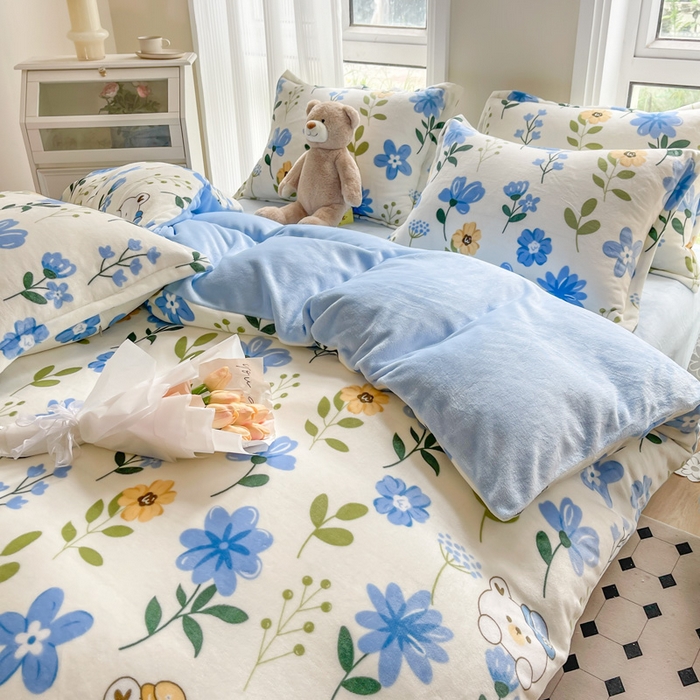 91家纺网 家纺一手货源 找家纺 宝薇 2025新款加厚保暖简约风小版印花牛奶绒四件套 蓝色心情