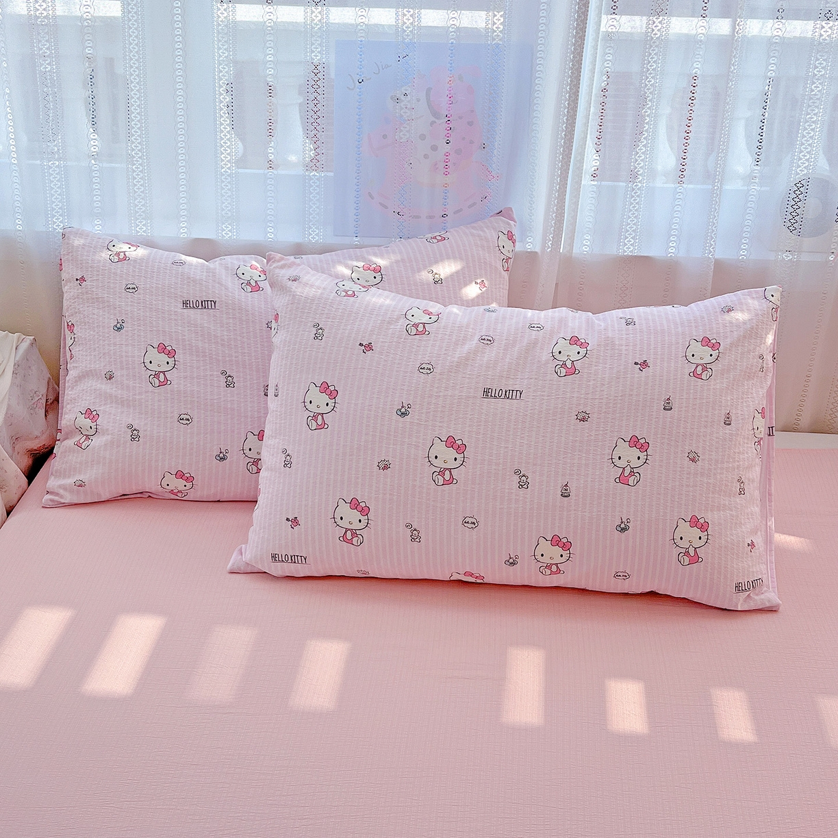 91家纺网 家纺一手货源 找家纺 奈颜 2025新款三丽鸥爆款云感双层纱印花四件套学生宿舍三件套-含防伪吊牌-提供买家秀 条纹KT-浅粉