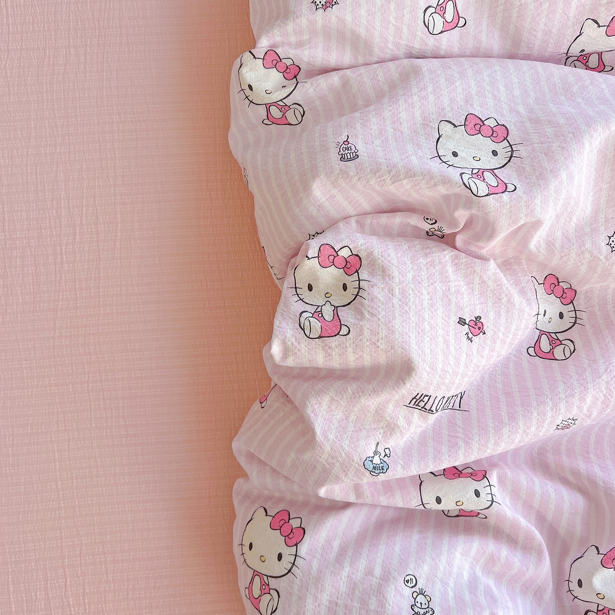 91家纺网 家纺一手货源 找家纺 奈颜 2025新款三丽鸥爆款云感双层纱印花四件套学生宿舍三件套-含防伪吊牌-提供买家秀 条纹KT-浅粉