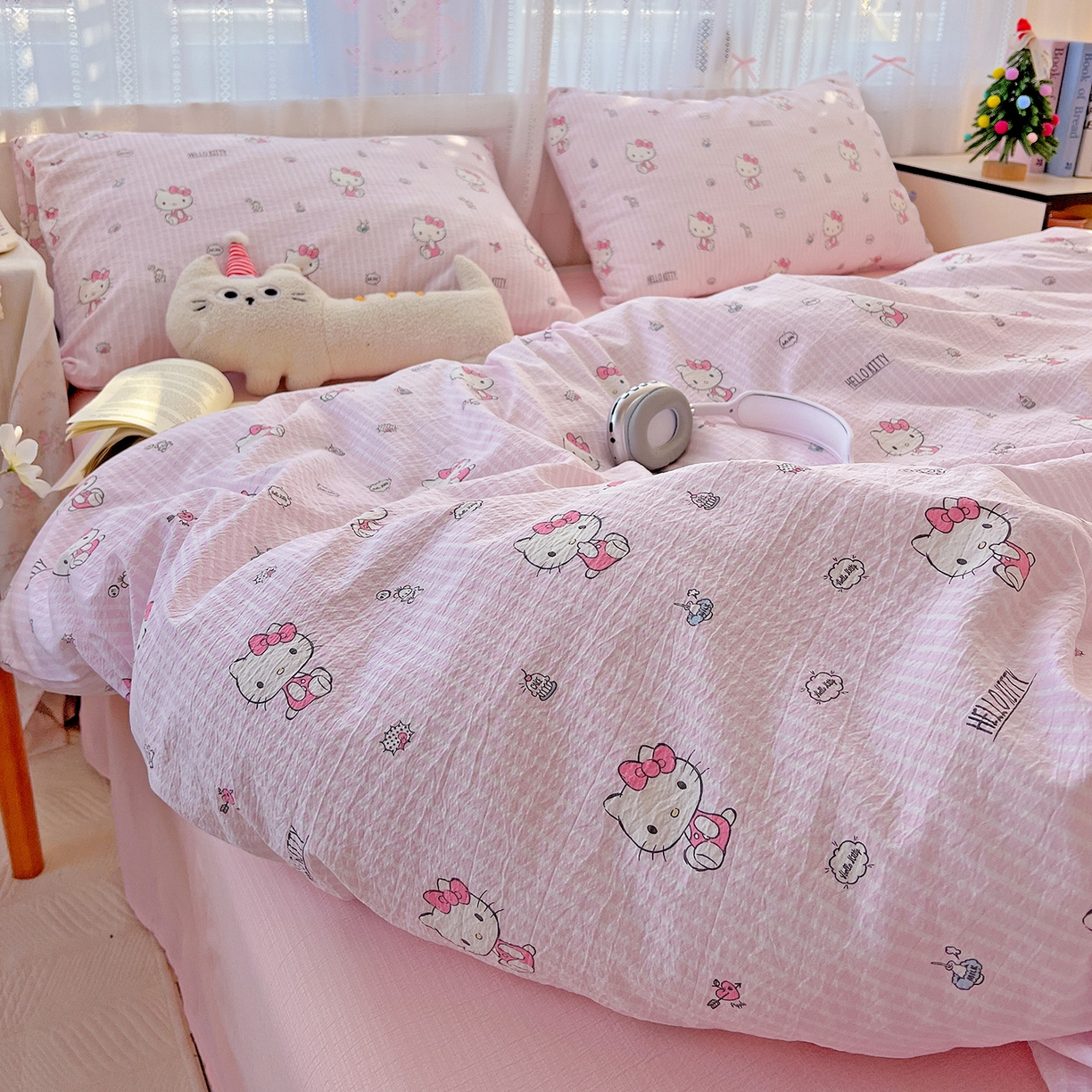 91家纺网 家纺一手货源 找家纺 奈颜 2025新款三丽鸥爆款云感双层纱印花四件套学生宿舍三件套-含防伪吊牌-提供买家秀 条纹KT-浅粉