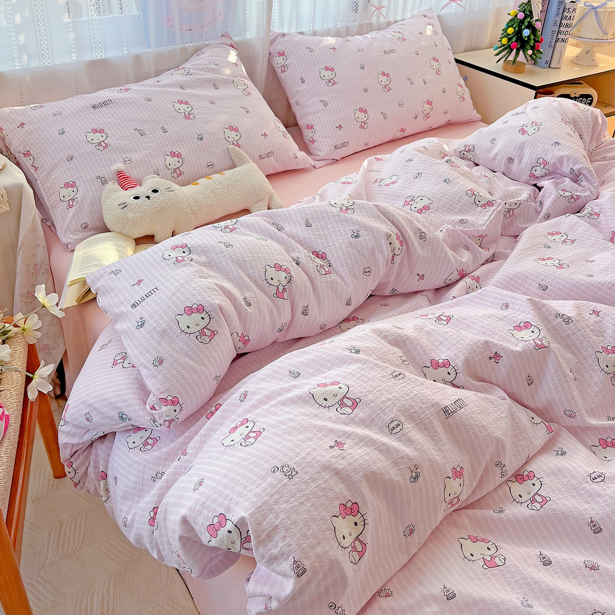 91家纺网 家纺一手货源 找家纺 奈颜 2025新款三丽鸥爆款云感双层纱印花四件套学生宿舍三件套-含防伪吊牌-提供买家秀 条纹KT-浅粉