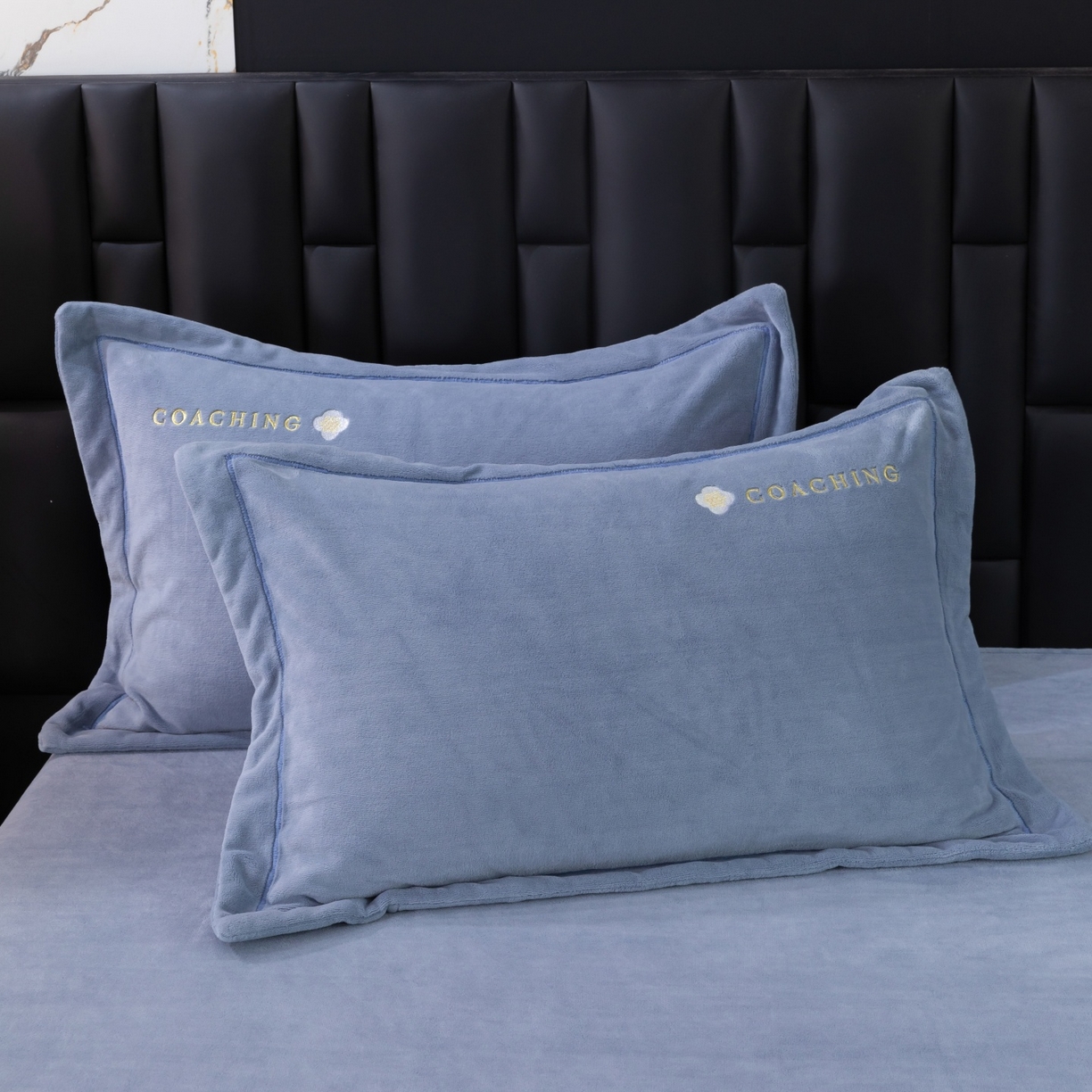 91家纺网 家纺一手货源 找家纺 优姿家纺 2025新款10斤牛奶绒宽边绣花保暖四件套-田园印象 田园印象-典雅灰