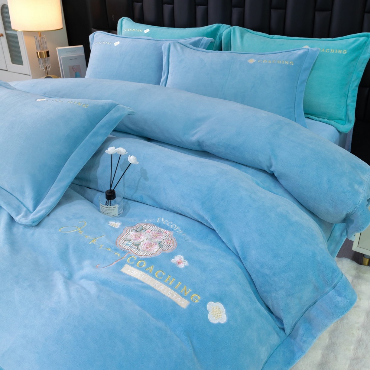 91家纺网 家纺一手货源 找家纺 优姿家纺 2025新款10斤牛奶绒宽边绣花保暖四件套-田园印象 田园印象-天兰