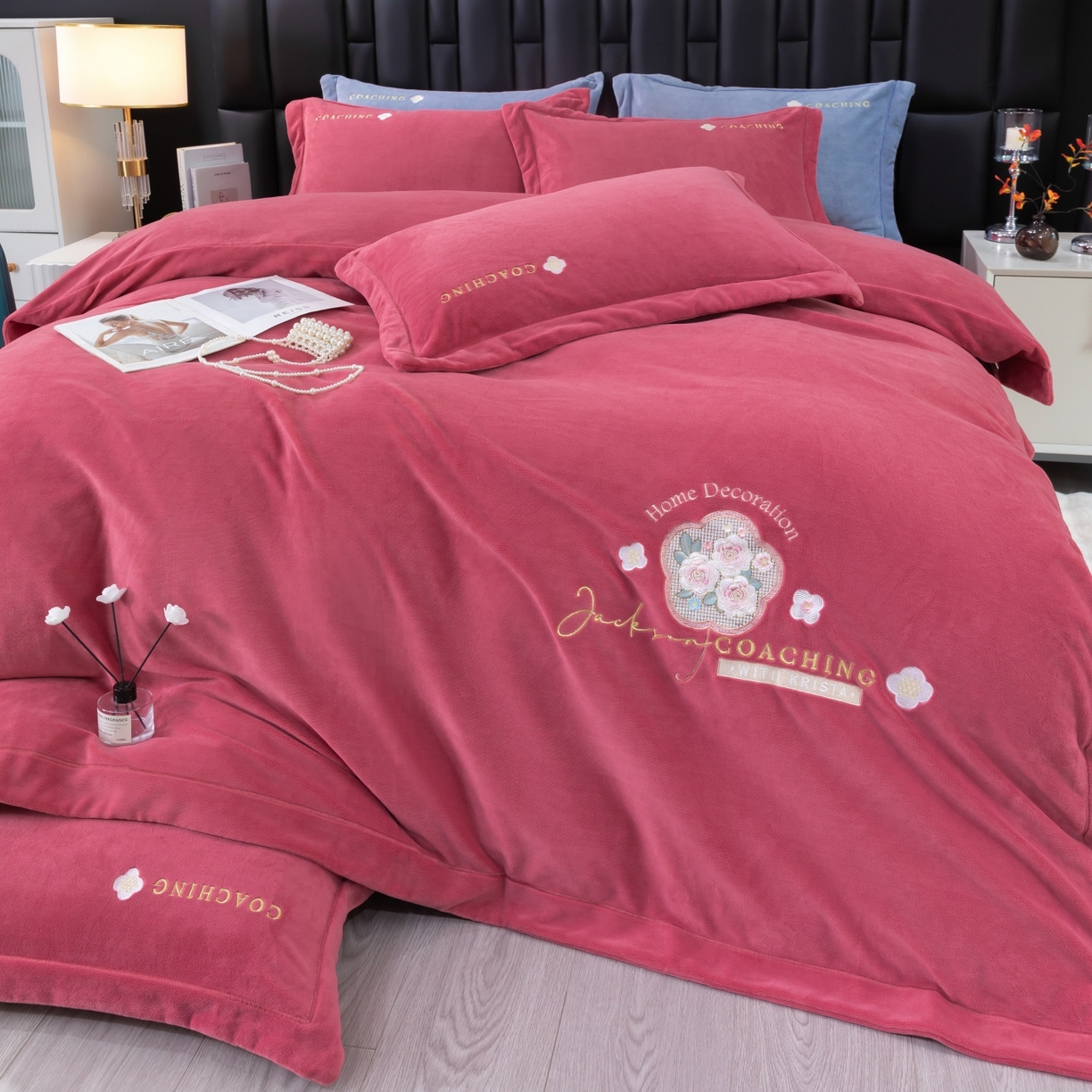 91家纺网 家纺一手货源 找家纺 优姿家纺 2025新款10斤牛奶绒宽边绣花保暖四件套-田园印象 田园印象-皮红