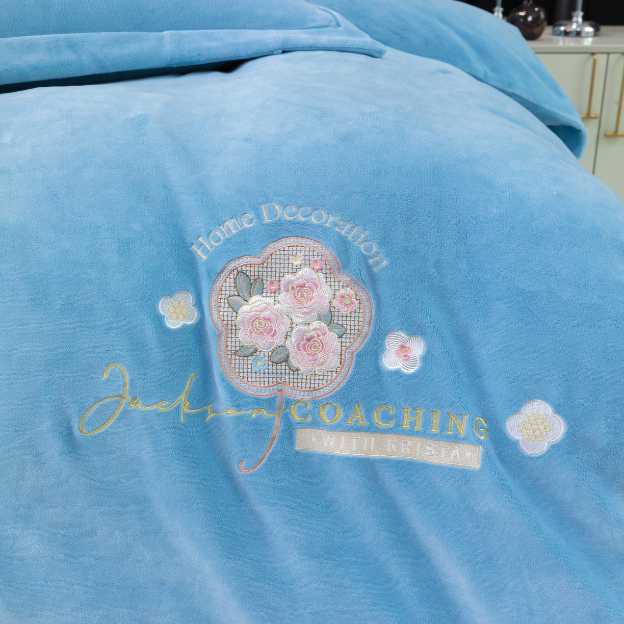 91家纺网 家纺一手货源 找家纺 优姿家纺 2025新款10斤牛奶绒宽边绣花保暖四件套-田园印象 田园印象-天兰