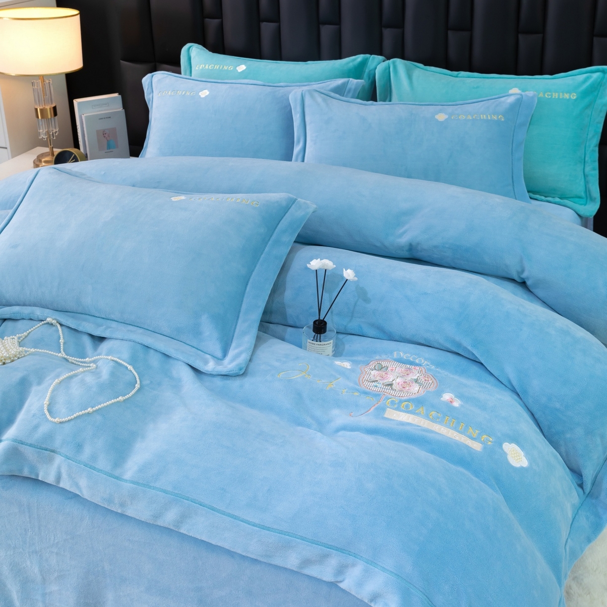 91家纺网 家纺一手货源 找家纺 优姿家纺 2025新款10斤牛奶绒宽边绣花保暖四件套-田园印象 田园印象-天兰