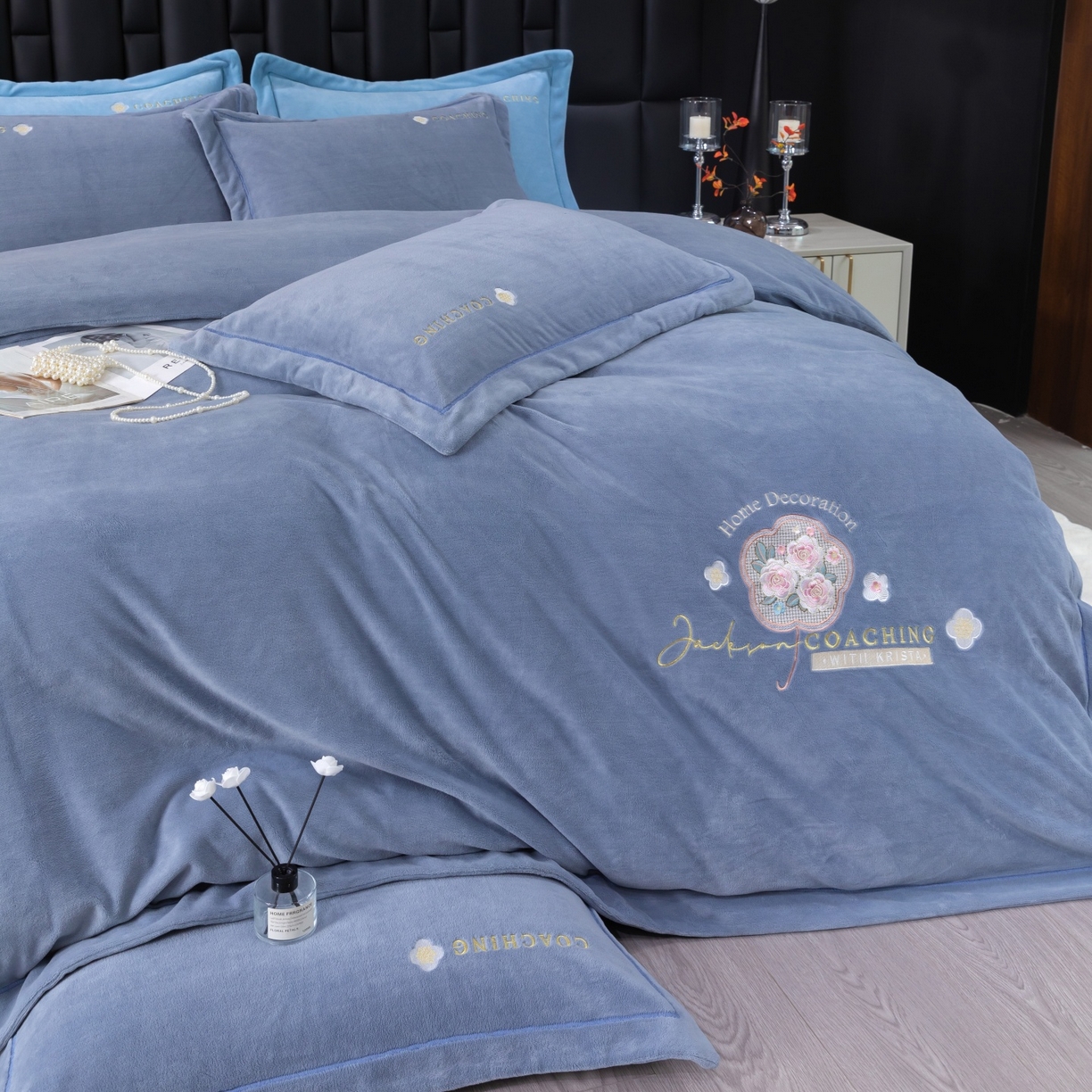 91家纺网 家纺一手货源 找家纺 优姿家纺 2025新款10斤牛奶绒宽边绣花保暖四件套-田园印象 田园印象-典雅灰