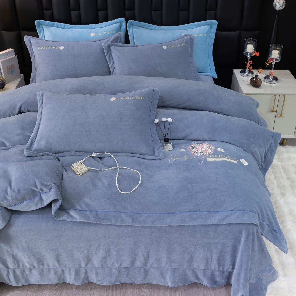 91家纺网 家纺一手货源 找家纺 优姿家纺 2025新款10斤牛奶绒宽边绣花保暖四件套-田园印象 田园印象-典雅灰