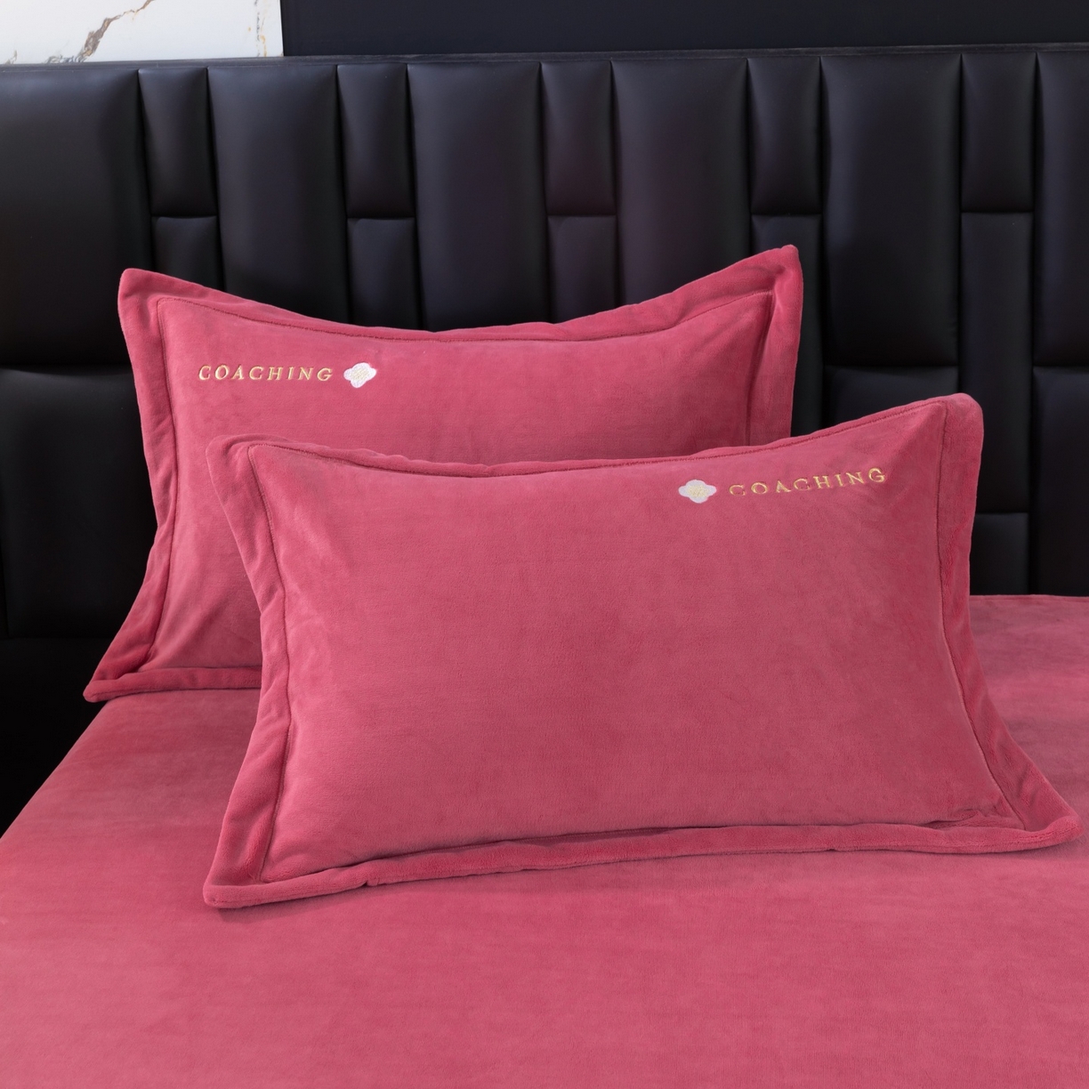 91家纺网 家纺一手货源 找家纺 优姿家纺 2025新款10斤牛奶绒宽边绣花保暖四件套-田园印象 田园印象-皮红