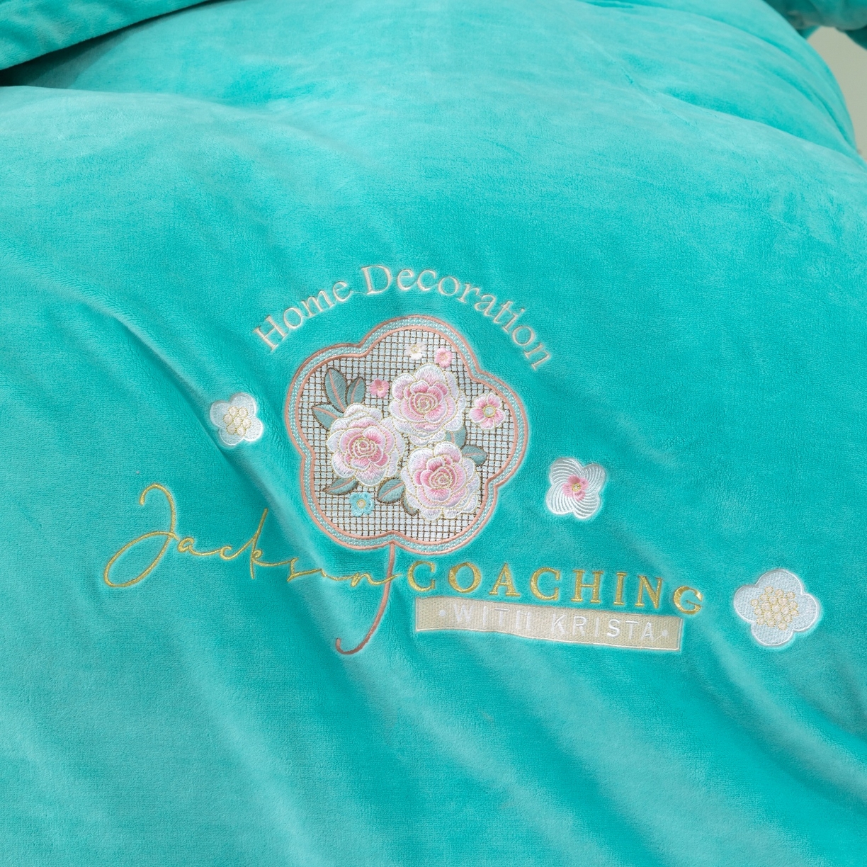 91家纺网 家纺一手货源 找家纺 优姿家纺 2025新款10斤牛奶绒宽边绣花保暖四件套-田园印象 田园印象-湖兰