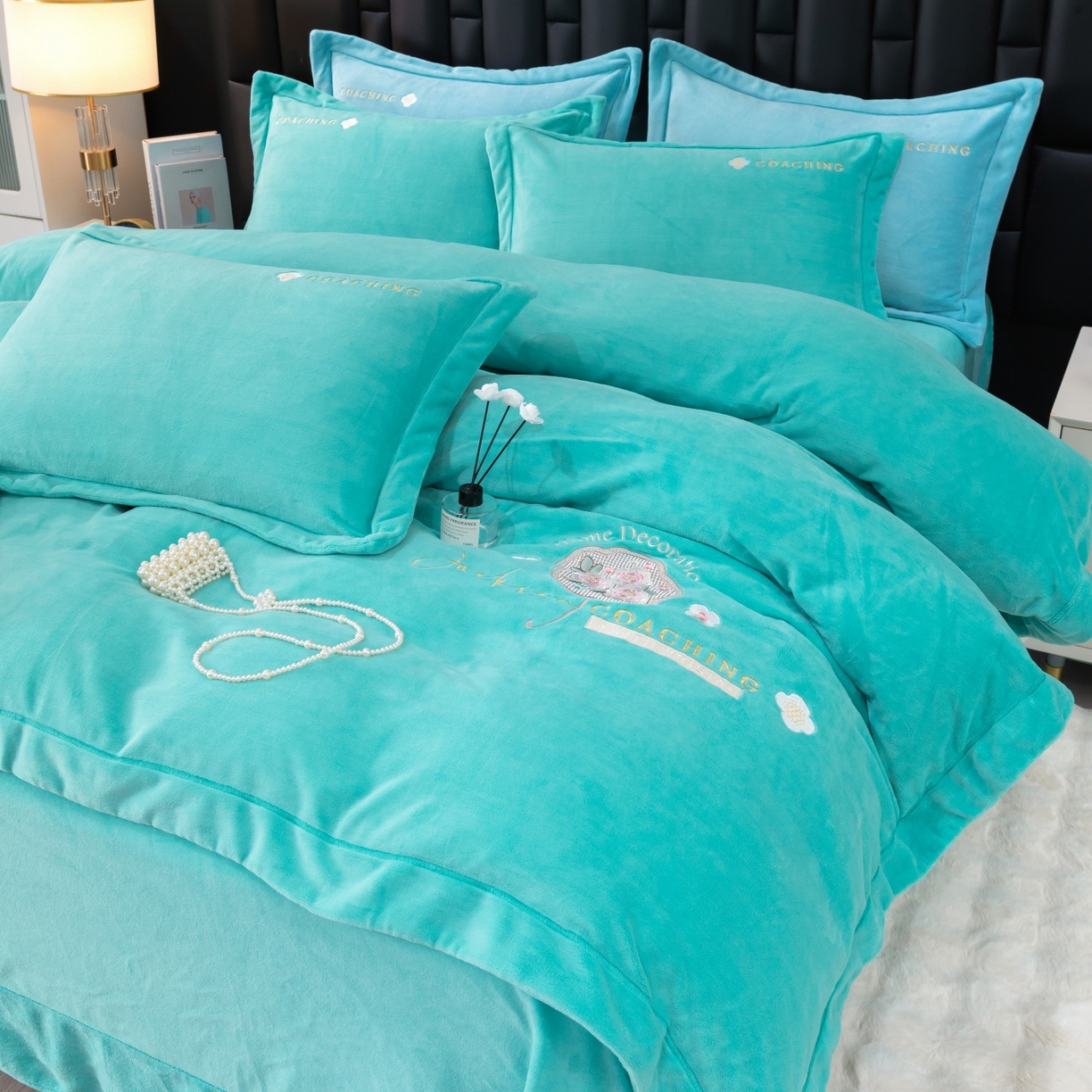 91家纺网 家纺一手货源 找家纺 优姿家纺 2025新款10斤牛奶绒宽边绣花保暖四件套-田园印象 田园印象-湖兰