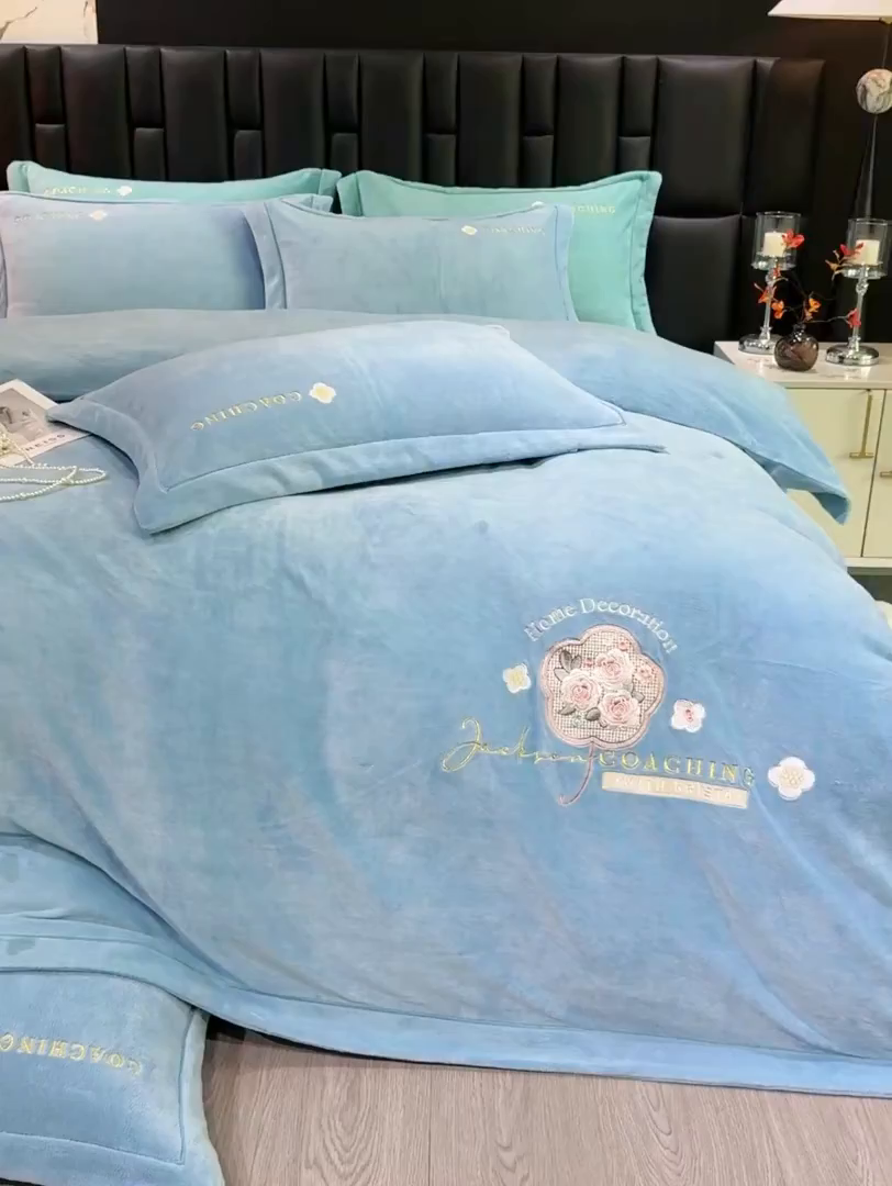 91家纺网 家纺一手货源 找家纺 优姿家纺 2025新款10斤牛奶绒宽边绣花保暖四件套-田园印象 田园印象-天兰