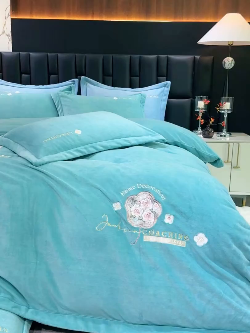 91家纺网 家纺一手货源 找家纺 优姿家纺 2025新款10斤牛奶绒宽边绣花保暖四件套-田园印象 田园印象-湖兰