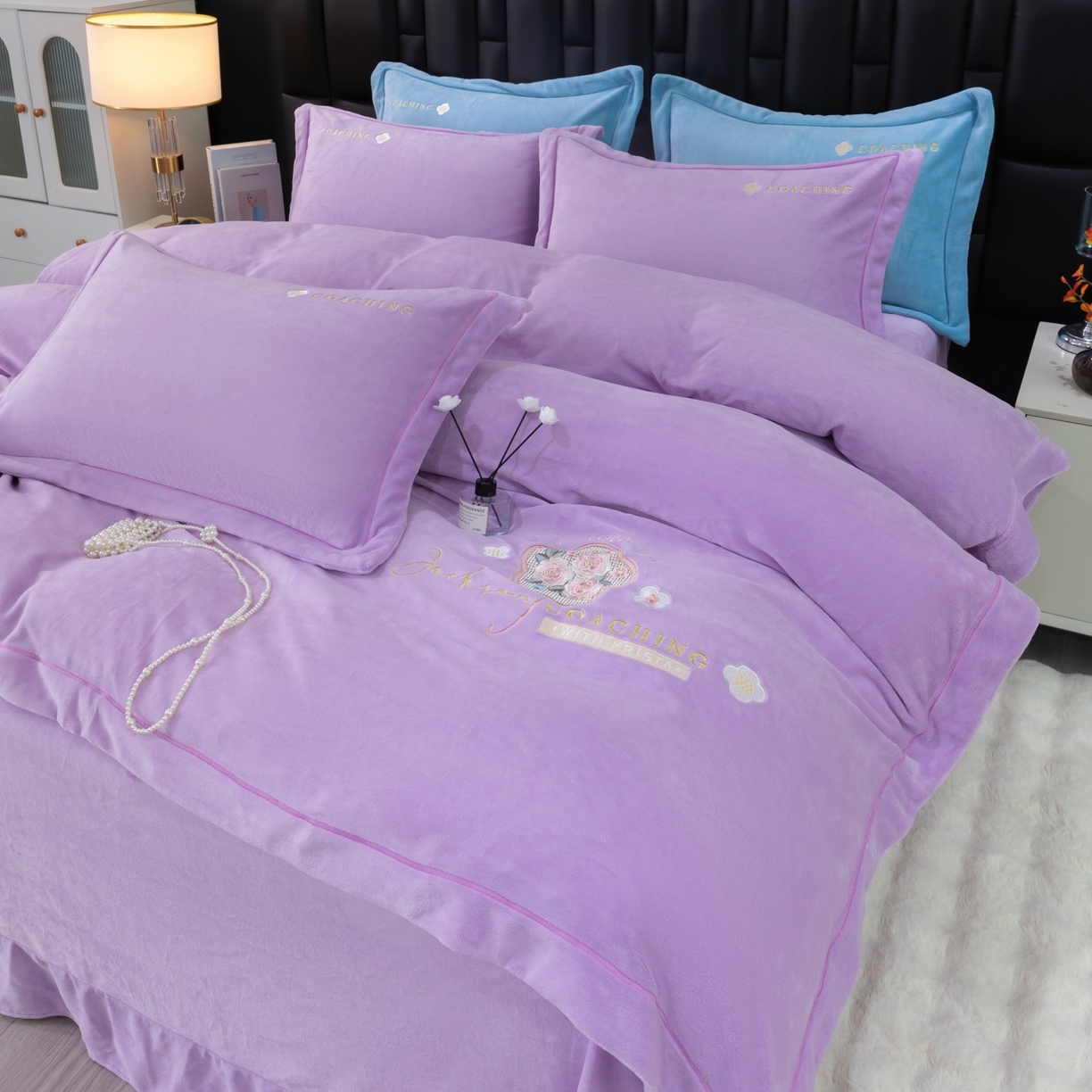 91家纺网 家纺一手货源 找家纺 优姿家纺 2025新款10斤牛奶绒宽边绣花保暖四件套-田园印象 田园印象-千代紫