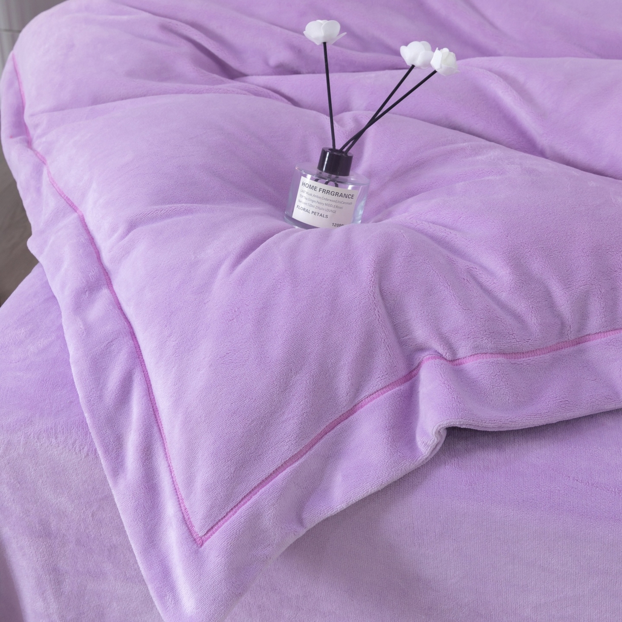 91家纺网 家纺一手货源 找家纺 优姿家纺 2025新款10斤牛奶绒宽边绣花保暖四件套-田园印象 田园印象-千代紫