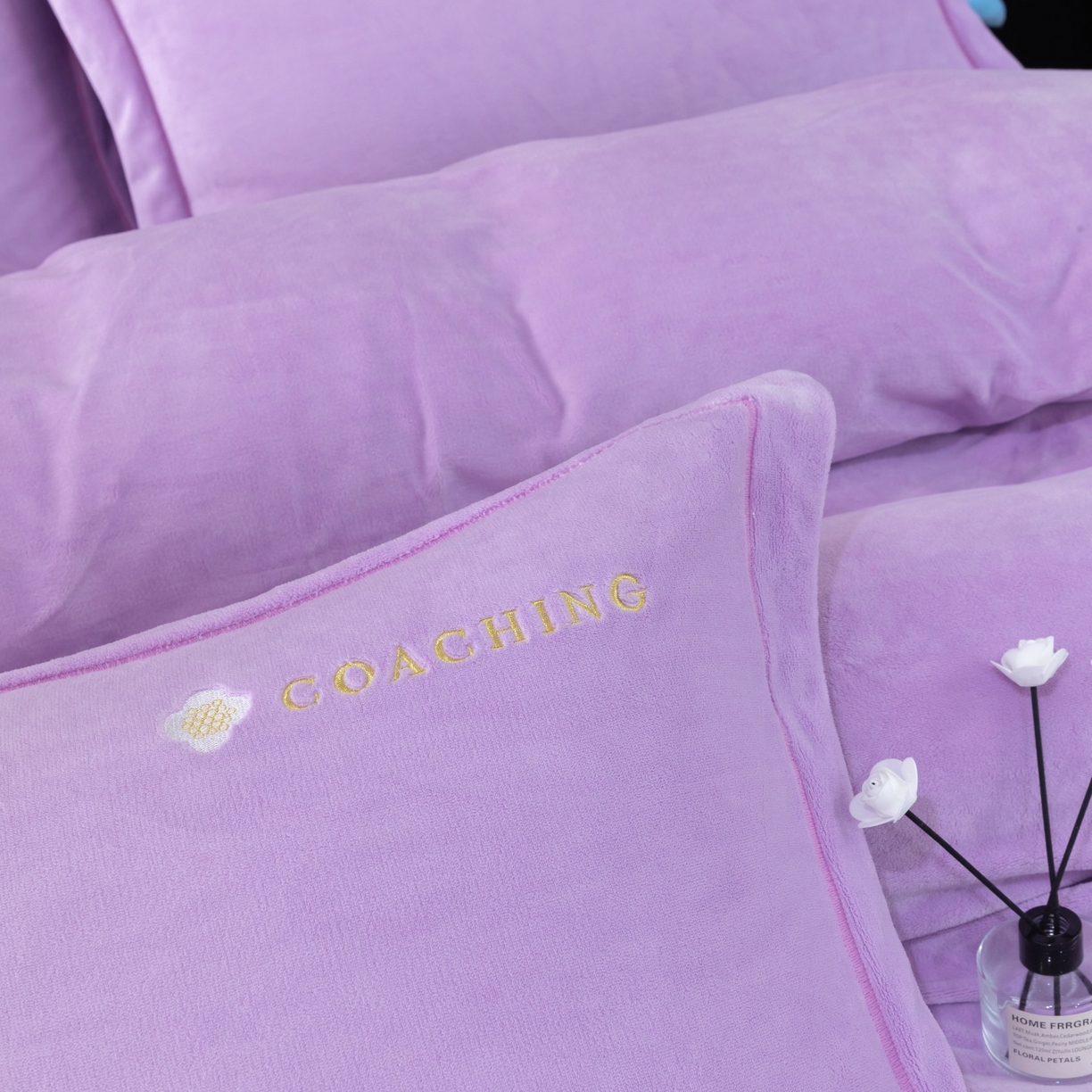 91家纺网 家纺一手货源 找家纺 优姿家纺 2025新款10斤牛奶绒宽边绣花保暖四件套-田园印象 田园印象-千代紫