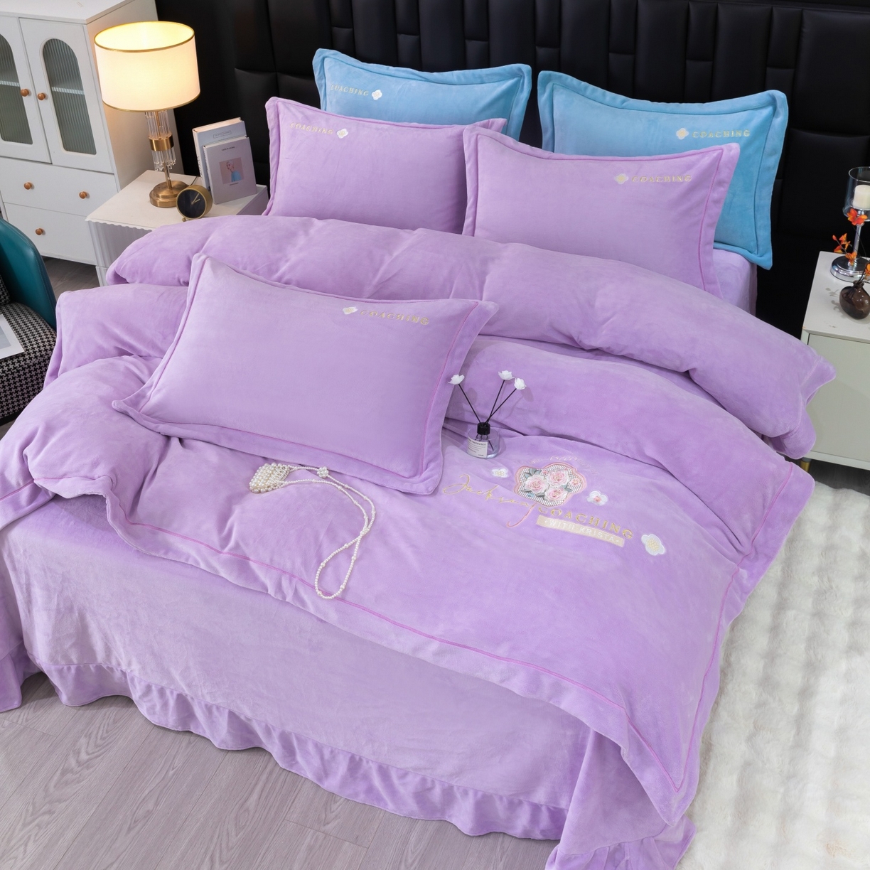 91家纺网 家纺一手货源 找家纺 优姿家纺 2025新款10斤牛奶绒宽边绣花保暖四件套-田园印象 田园印象-千代紫