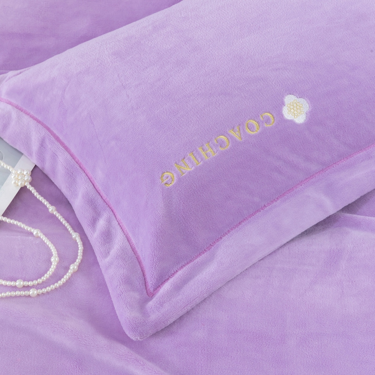 91家纺网 家纺一手货源 找家纺 优姿家纺 2025新款10斤牛奶绒宽边绣花保暖四件套-田园印象 田园印象-千代紫