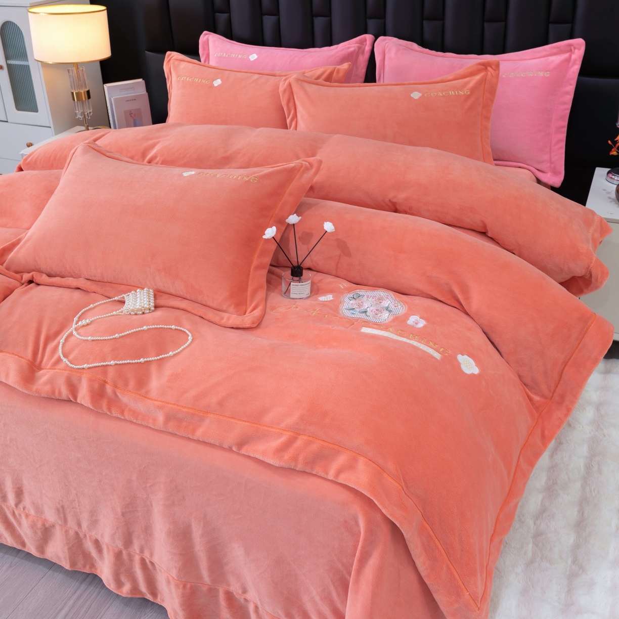 91家纺网 家纺一手货源 找家纺 优姿家纺 2025新款10斤牛奶绒宽边绣花保暖四件套-田园印象 田园印象-桔