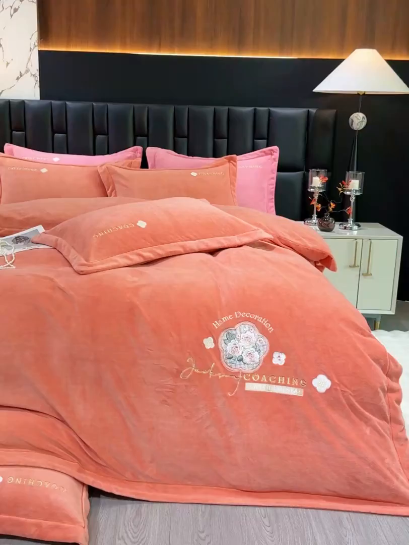 91家纺网 家纺一手货源 找家纺 优姿家纺 2025新款10斤牛奶绒宽边绣花保暖四件套-田园印象 田园印象-桔