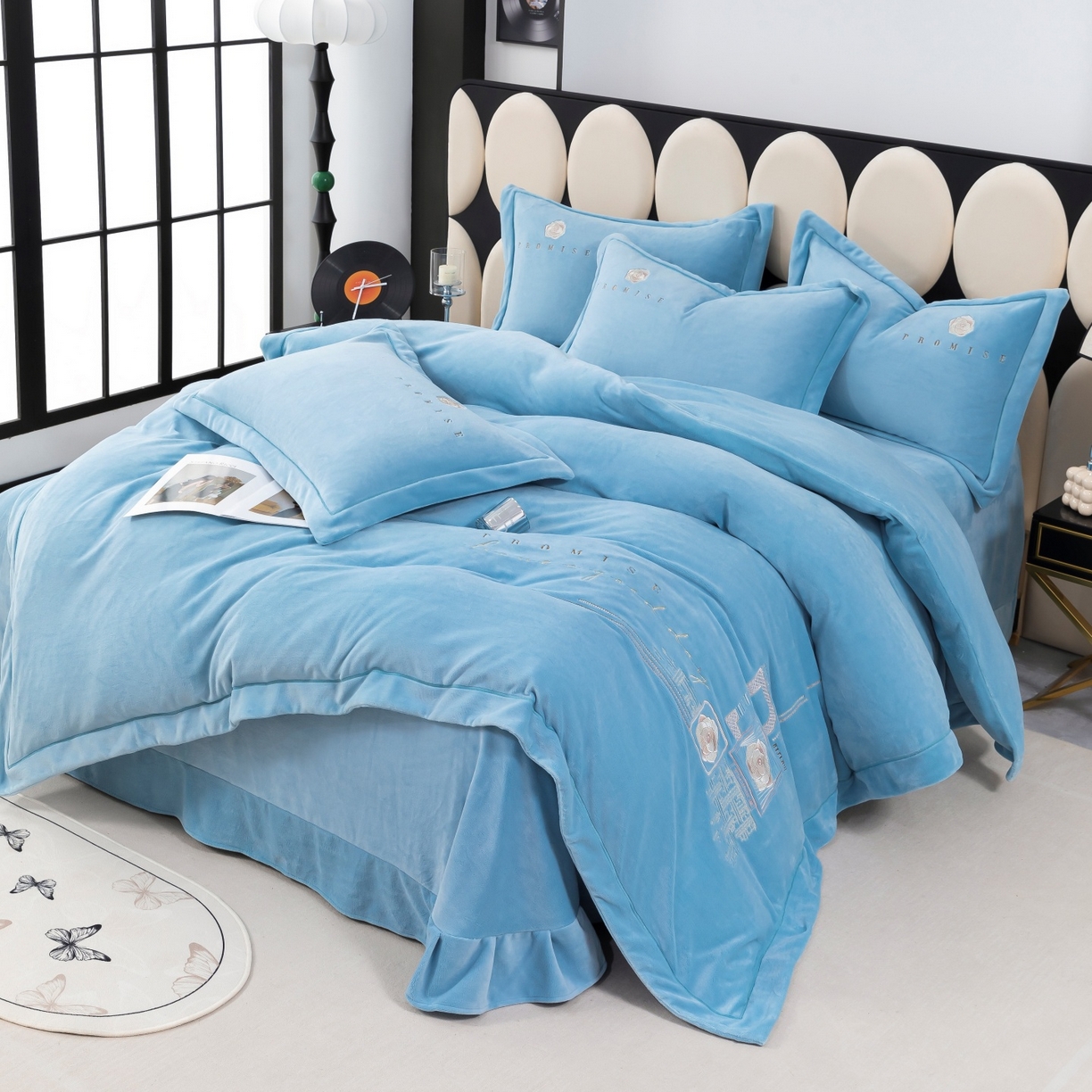 91家纺网 家纺一手货源 找家纺 （总）优姿家纺 2025新款10斤牛奶绒宽边绣花保暖四件套-简单生活