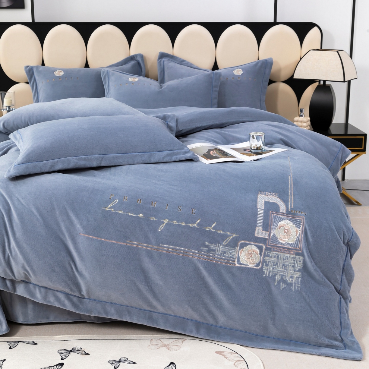 91家纺网 家纺一手货源 找家纺 优姿家纺 2025新款10斤牛奶绒宽边绣花保暖四件套-简单生活 简单生活-典雅灰