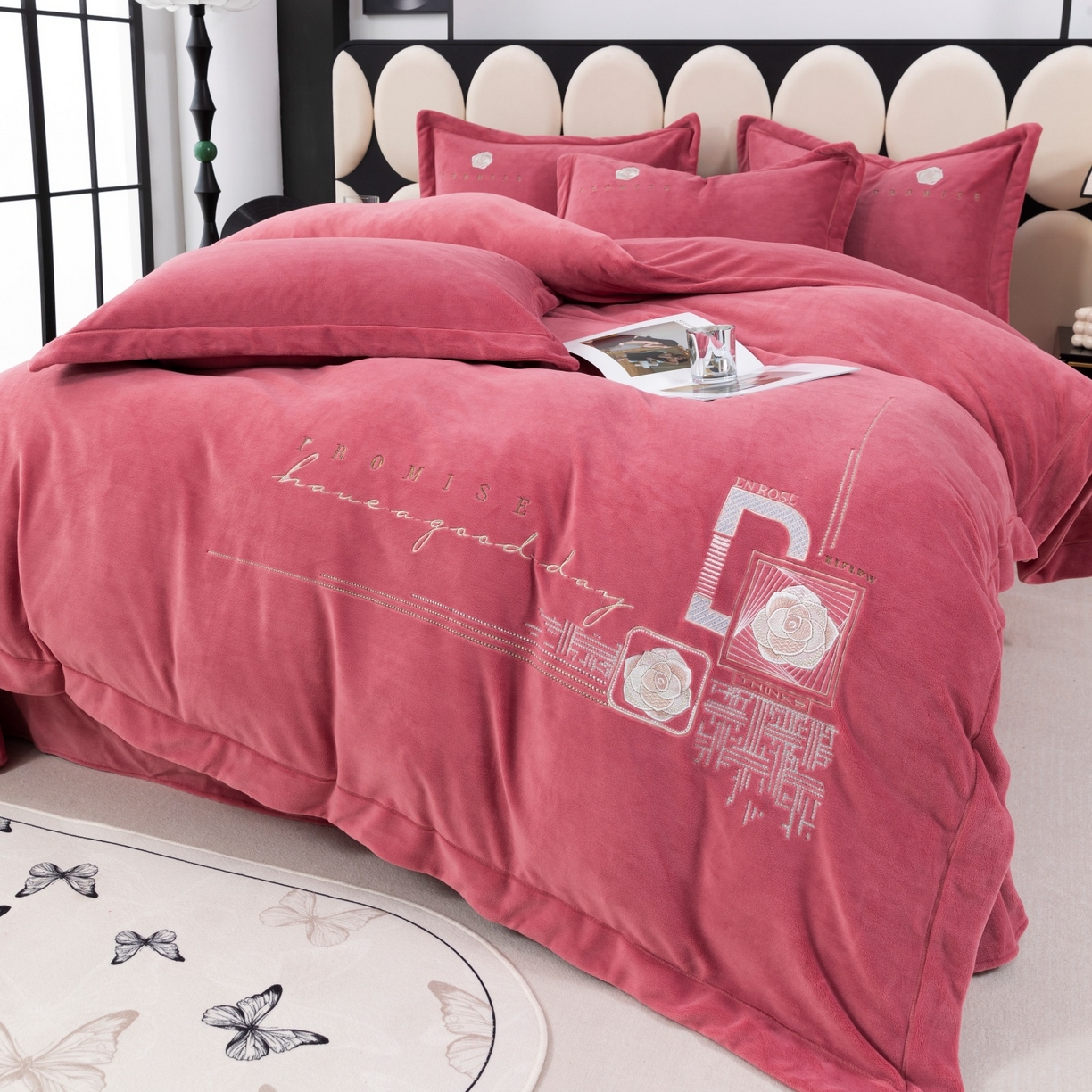 91家纺网 家纺一手货源 找家纺 优姿家纺 2025新款10斤牛奶绒宽边绣花保暖四件套-简单生活 简单生活-皮红