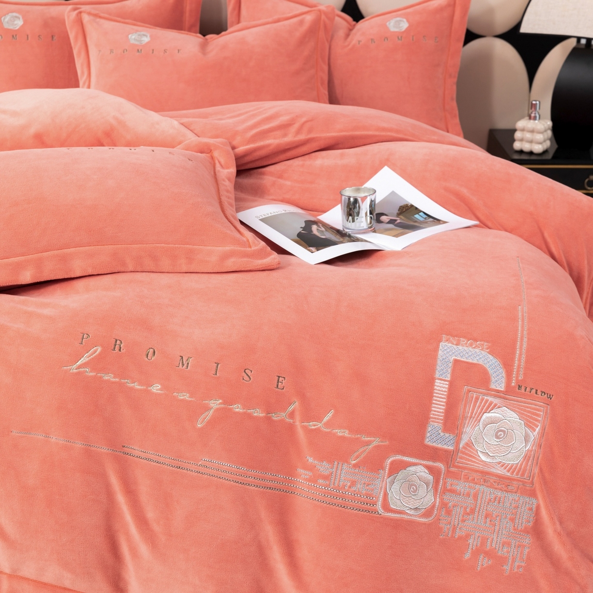 91家纺网 家纺一手货源 找家纺 优姿家纺 2025新款10斤牛奶绒宽边绣花保暖四件套-简单生活 简单生活-桔