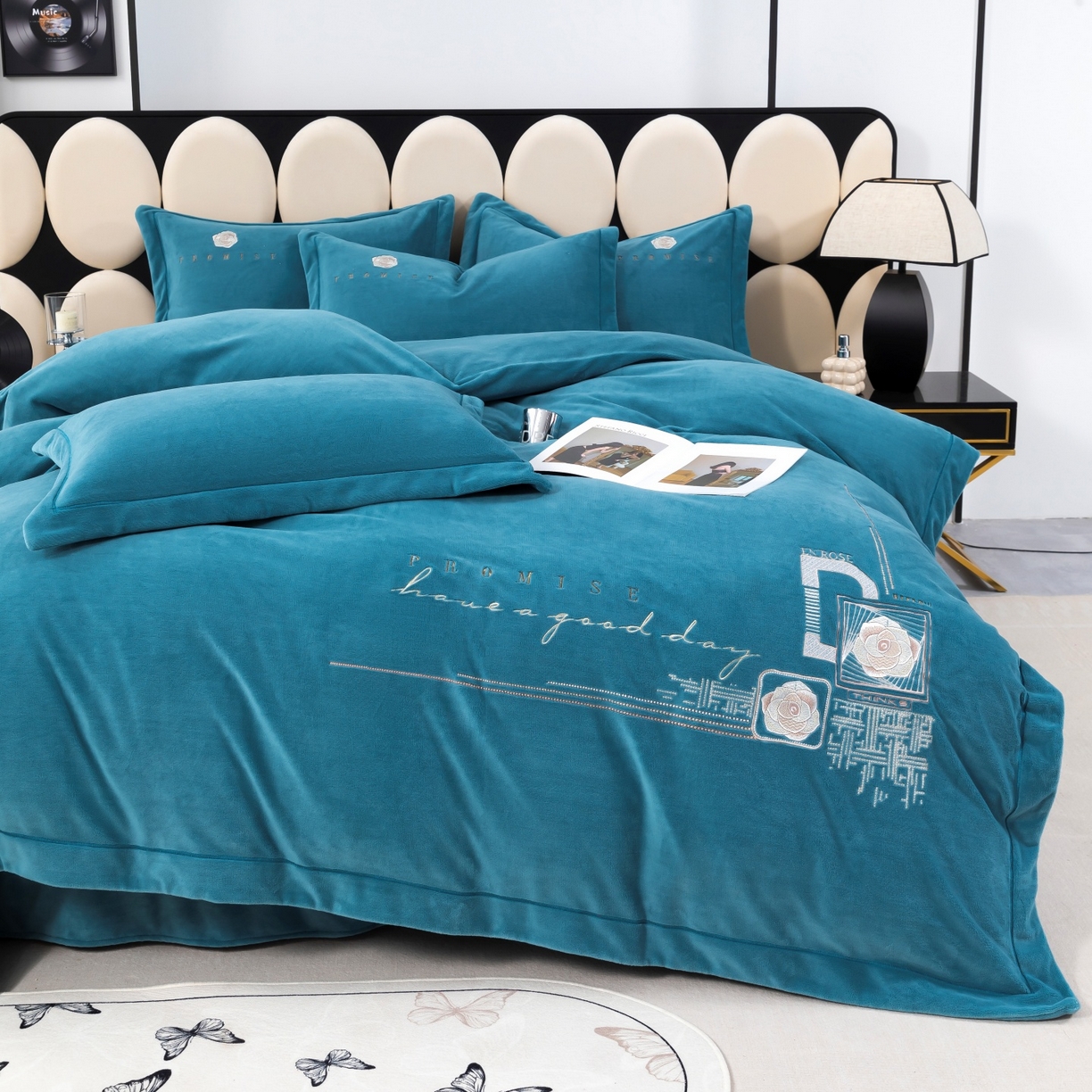 91家纺网 家纺一手货源 找家纺 （总）优姿家纺 2025新款10斤牛奶绒宽边绣花保暖四件套-简单生活