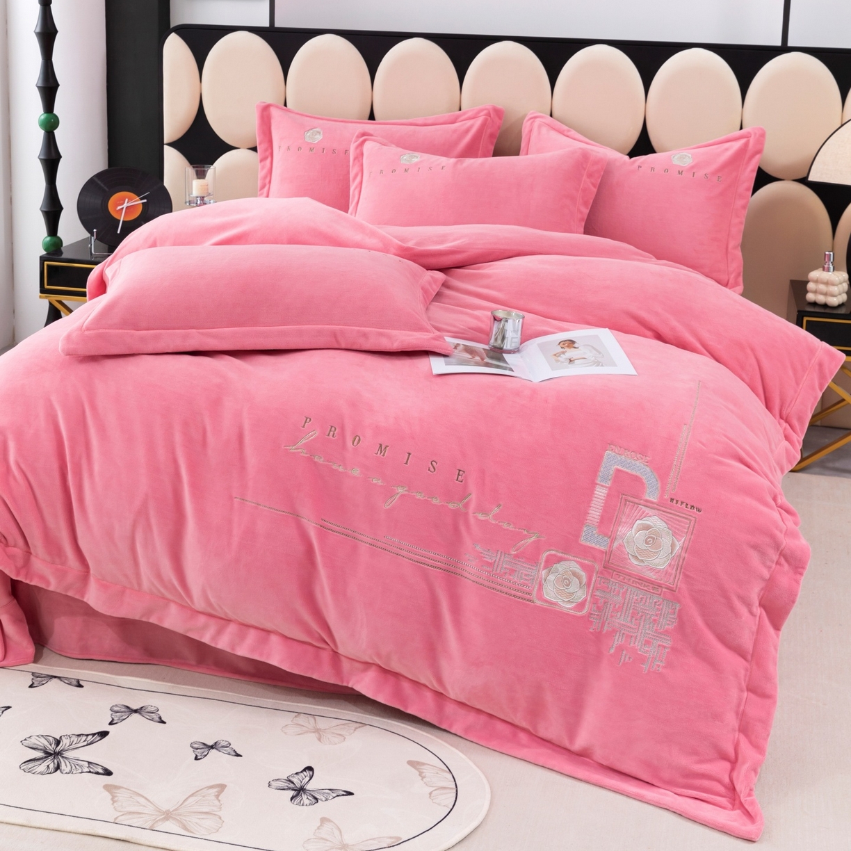 91家纺网 家纺一手货源 找家纺 优姿家纺 2025新款10斤牛奶绒宽边绣花保暖四件套-简单生活 简单生活-粉