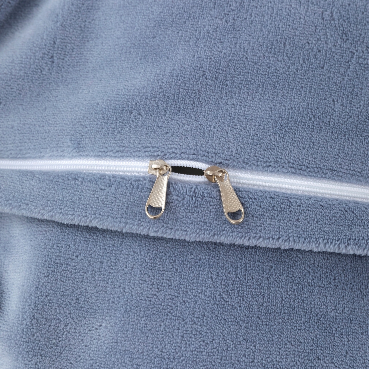 91家纺网 家纺一手货源 找家纺 优姿家纺 2025新款10斤牛奶绒宽边绣花保暖四件套-简单生活 简单生活-典雅灰