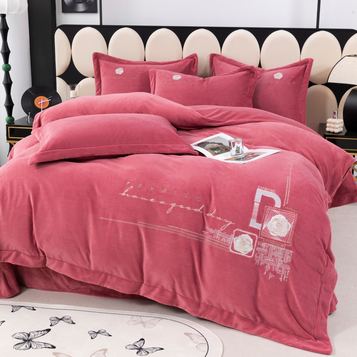 91家纺网 家纺一手货源 找家纺 优姿家纺 2025新款10斤牛奶绒宽边绣花保暖四件套-简单生活 简单生活-皮红