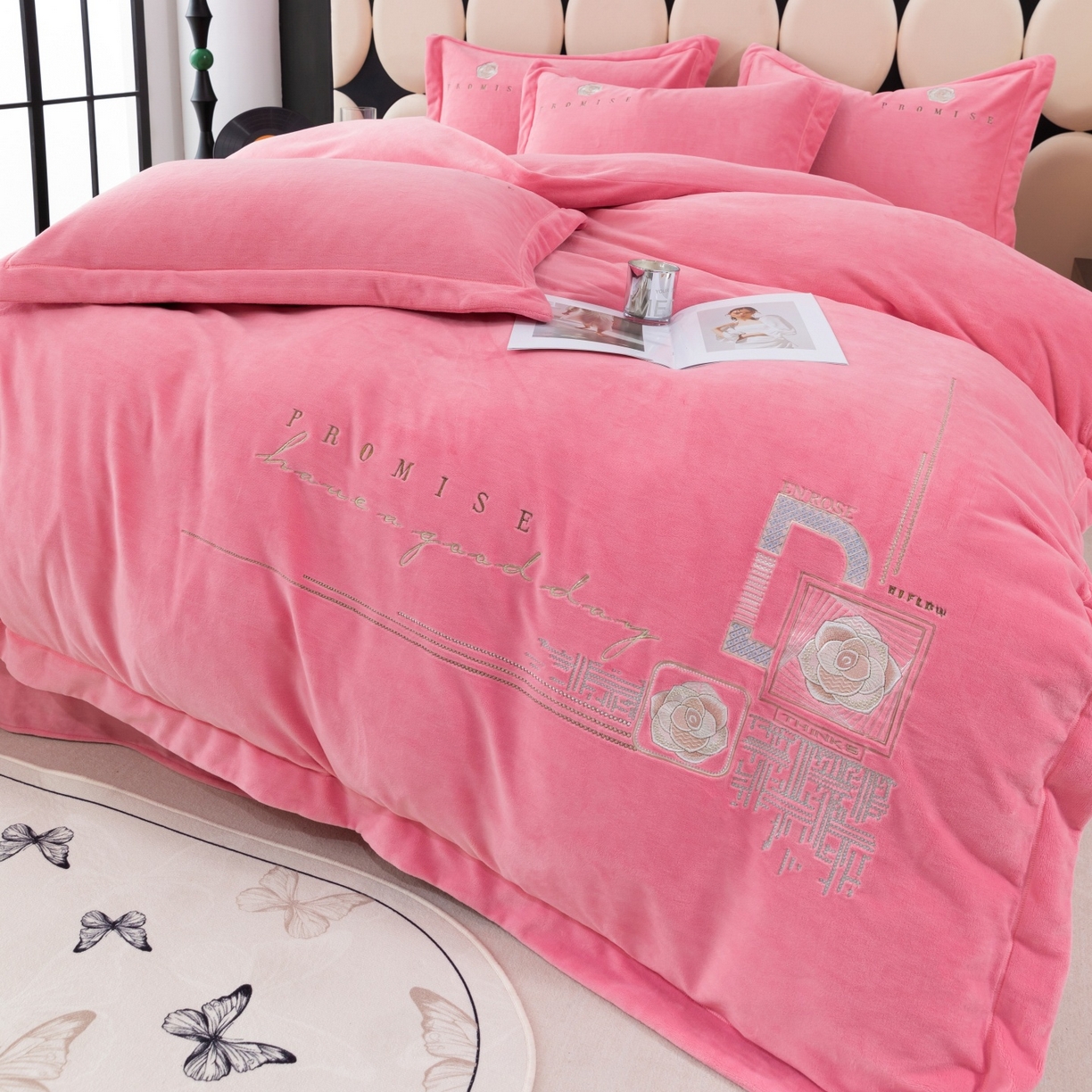 91家纺网 家纺一手货源 找家纺 优姿家纺 2025新款10斤牛奶绒宽边绣花保暖四件套-简单生活 简单生活-粉