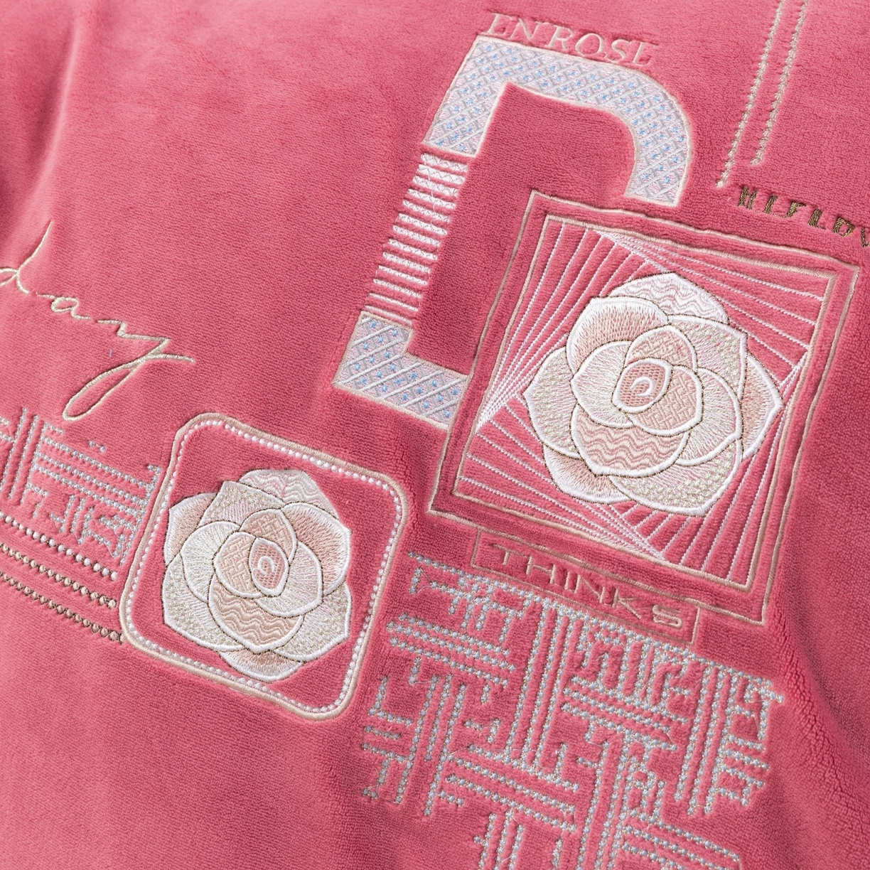 91家纺网 家纺一手货源 找家纺 优姿家纺 2025新款10斤牛奶绒宽边绣花保暖四件套-简单生活 简单生活-皮红