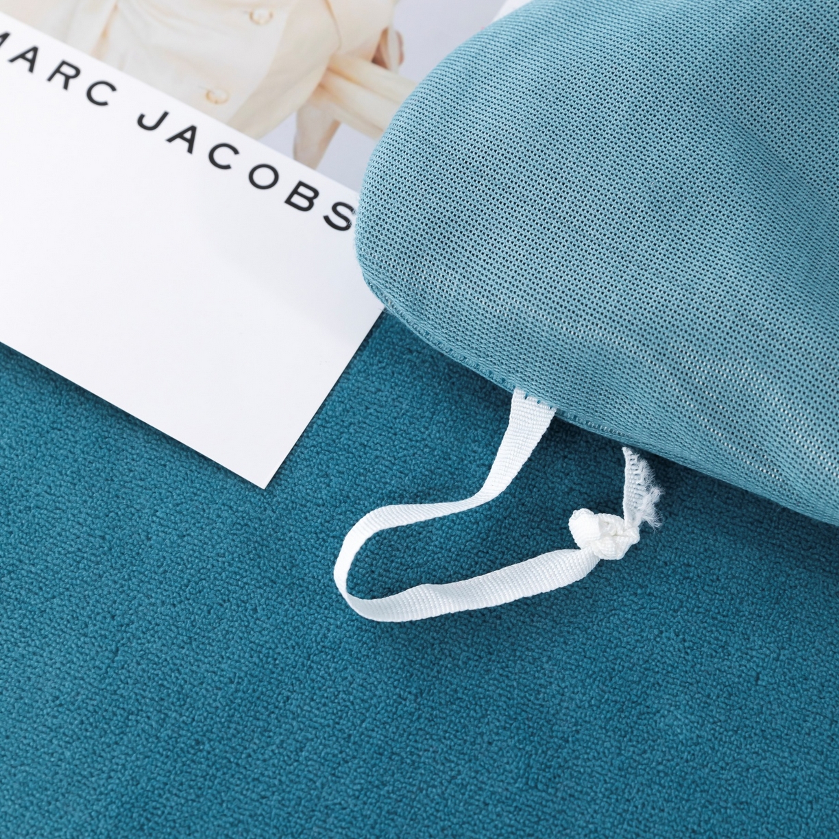 91家纺网 家纺一手货源 找家纺 （总）优姿家纺 2025新款10斤牛奶绒宽边绣花保暖四件套-简单生活