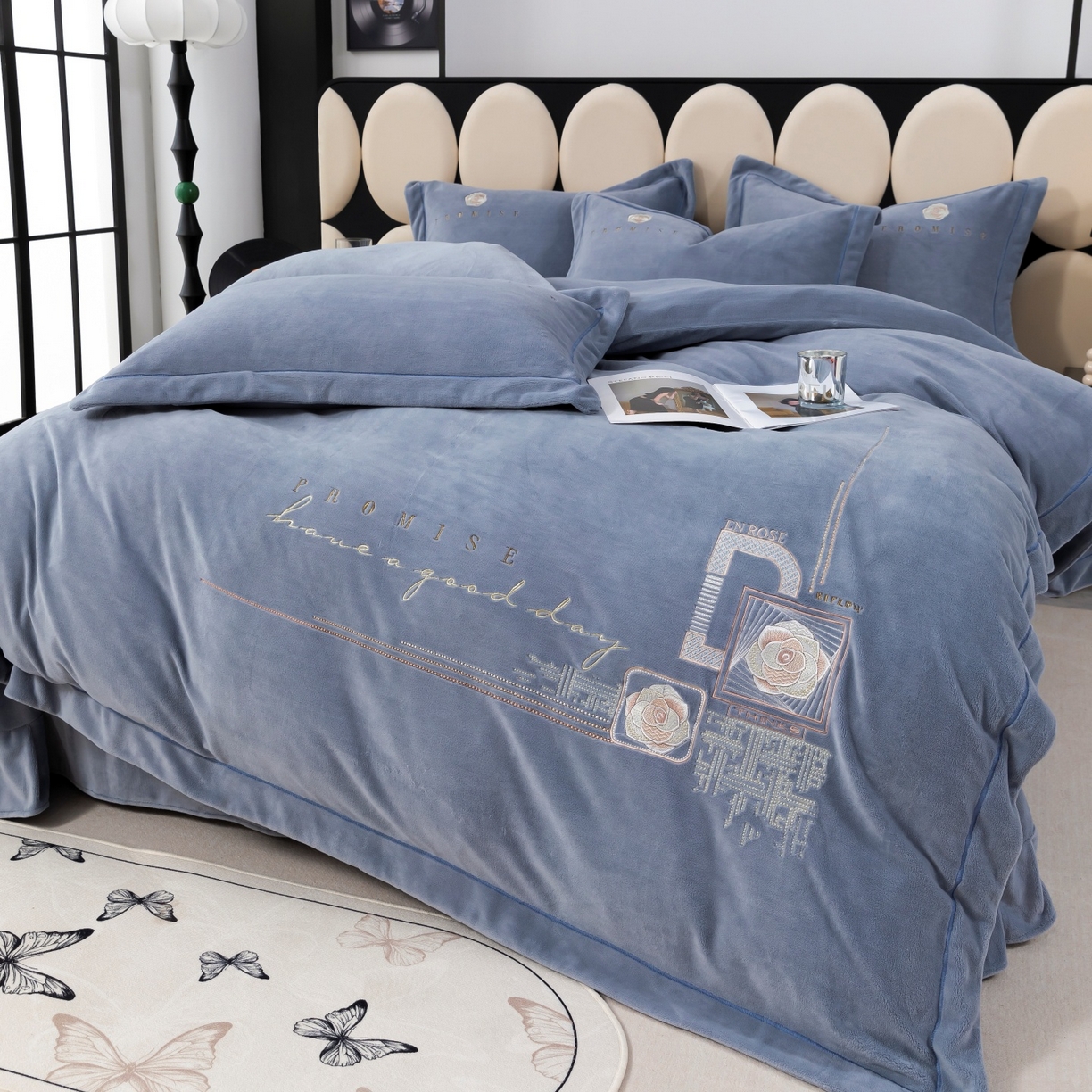 91家纺网 家纺一手货源 找家纺 优姿家纺 2025新款10斤牛奶绒宽边绣花保暖四件套-简单生活 简单生活-典雅灰