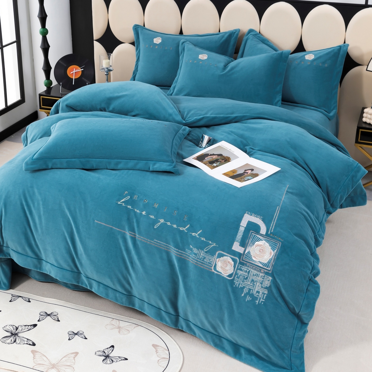 91家纺网 家纺一手货源 找家纺 优姿家纺 2025新款10斤牛奶绒宽边绣花保暖四件套-简单生活 简单生活-宝石蓝