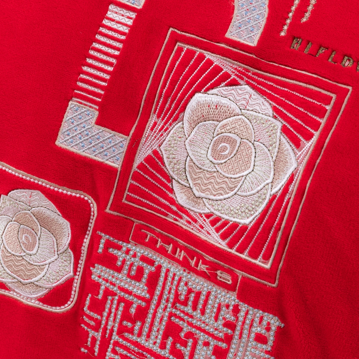 91家纺网 家纺一手货源 找家纺 优姿家纺 2025新款10斤牛奶绒宽边绣花保暖四件套-简单生活 简单生活-大红