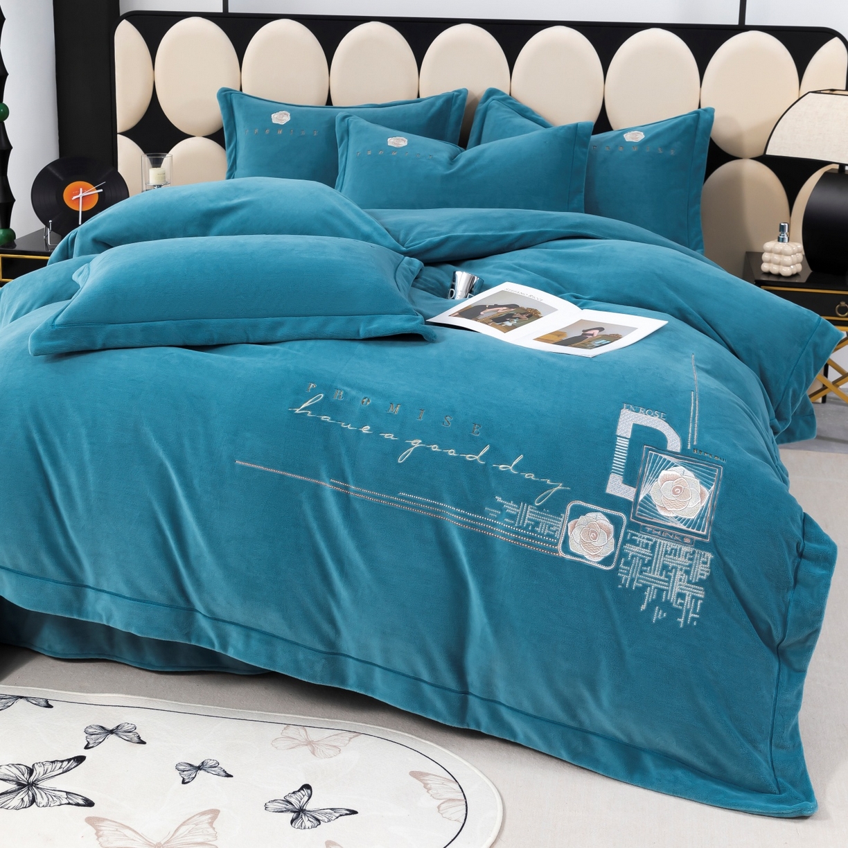 91家纺网 家纺一手货源 找家纺 优姿家纺 2025新款10斤牛奶绒宽边绣花保暖四件套-简单生活 简单生活-宝石蓝