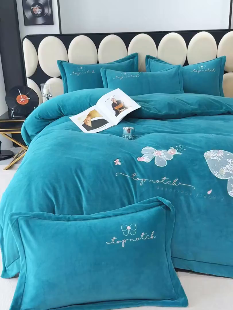 91家纺网 家纺一手货源 找家纺 优姿家纺 2025新款10斤牛奶绒宽边绣花保暖四件套-简单生活 简单生活-宝石蓝