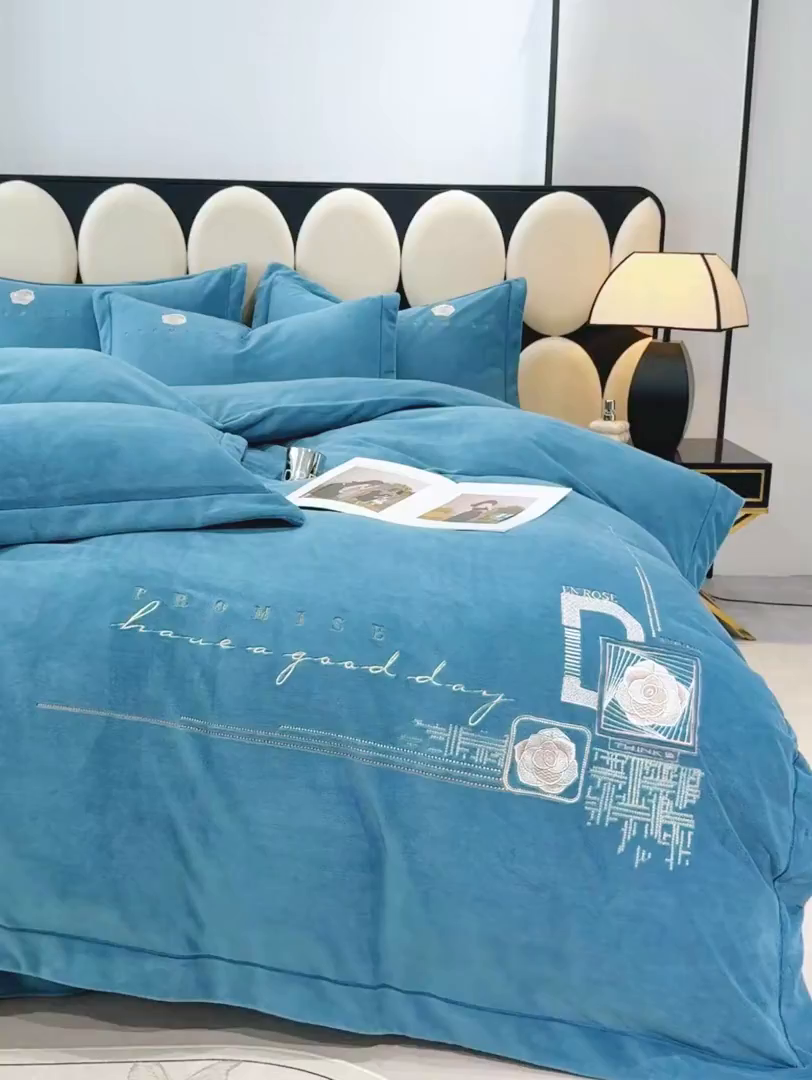 91家纺网 家纺一手货源 找家纺 优姿家纺 2025新款10斤牛奶绒宽边绣花保暖四件套-简单生活 简单生活-天兰