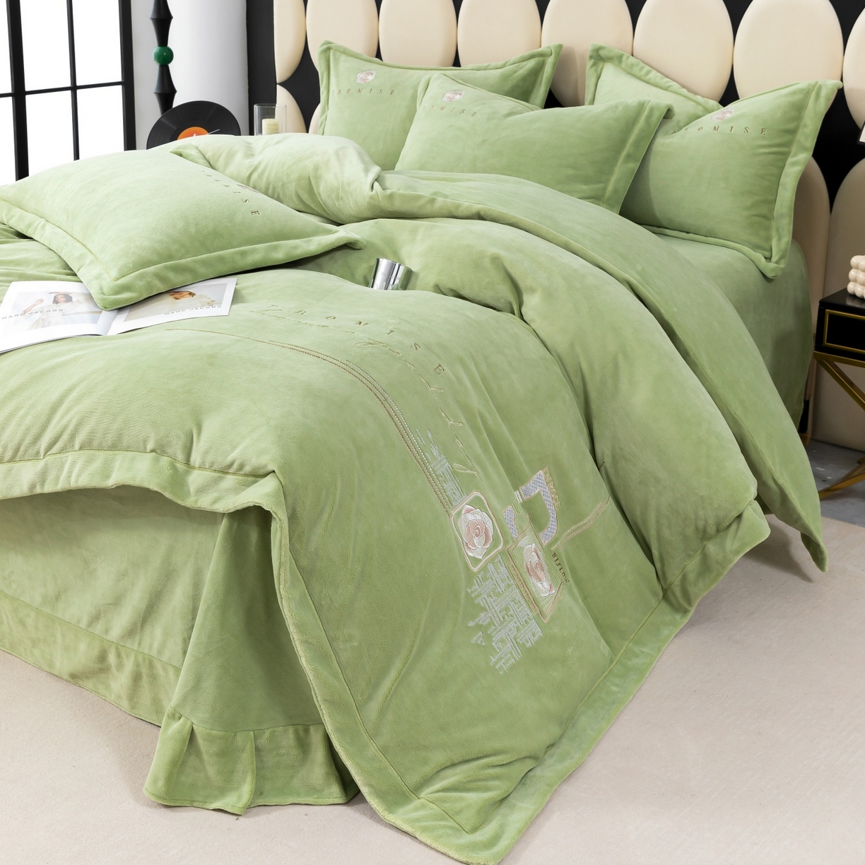 91家纺网 家纺一手货源 找家纺 优姿家纺 2025新款10斤牛奶绒宽边绣花保暖四件套-简单生活 简单生活-抹茶绿