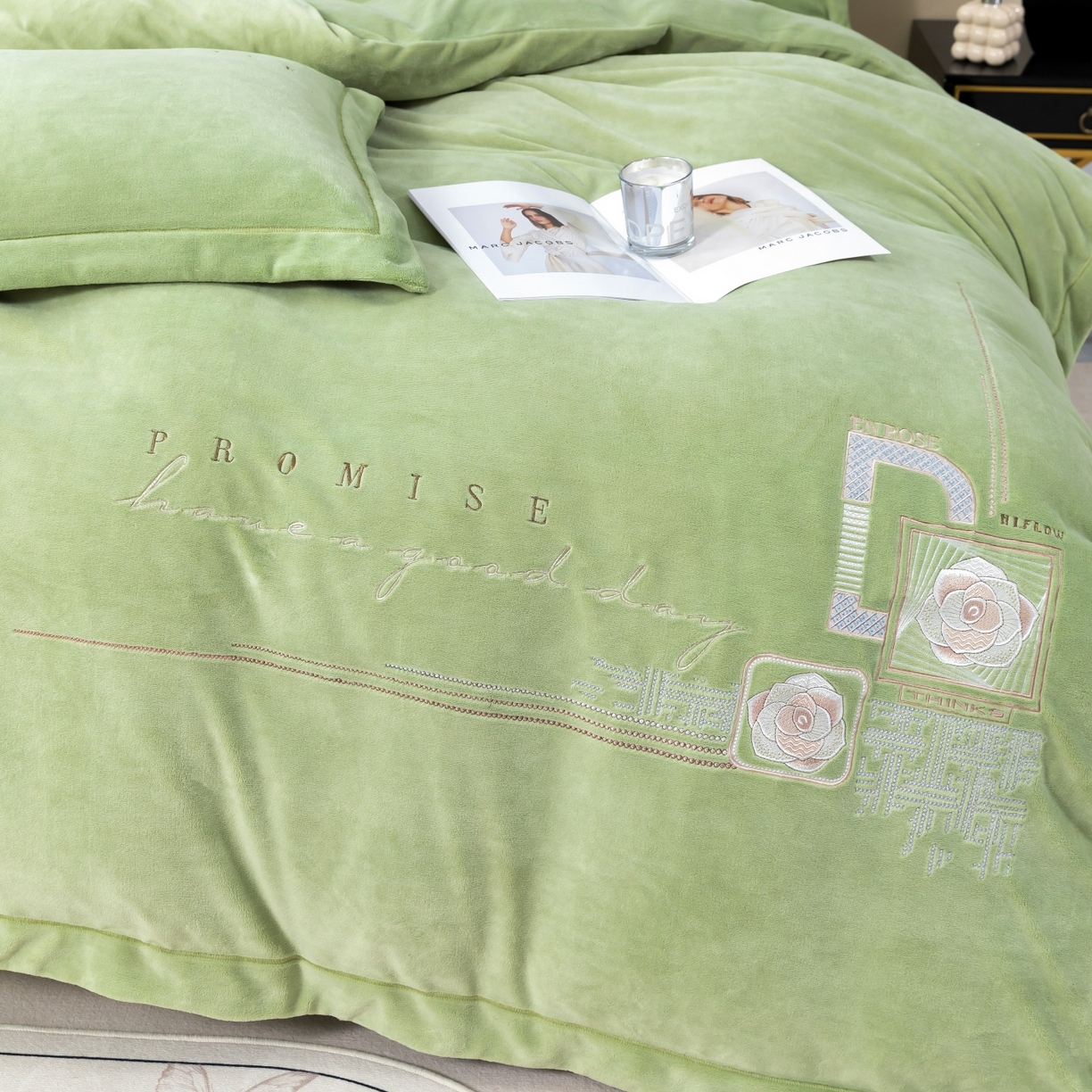 91家纺网 家纺一手货源 找家纺 优姿家纺 2025新款10斤牛奶绒宽边绣花保暖四件套-简单生活 简单生活-抹茶绿