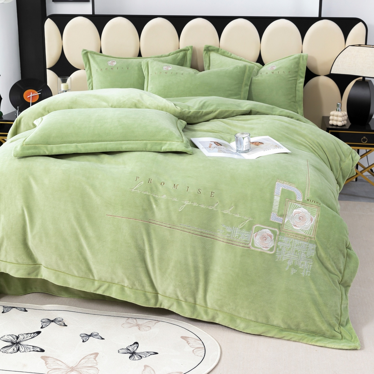 91家纺网 家纺一手货源 找家纺 优姿家纺 2025新款10斤牛奶绒宽边绣花保暖四件套-简单生活 简单生活-抹茶绿