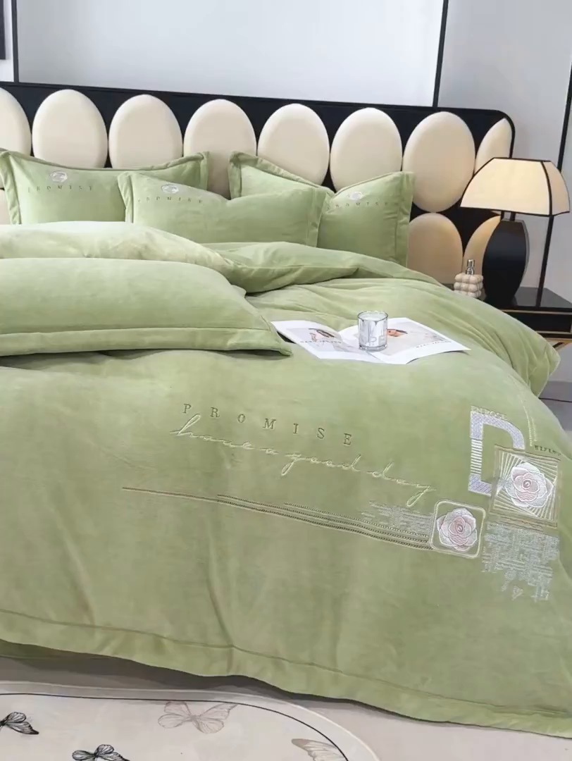 91家纺网 家纺一手货源 找家纺 优姿家纺 2025新款10斤牛奶绒宽边绣花保暖四件套-简单生活 简单生活-抹茶绿