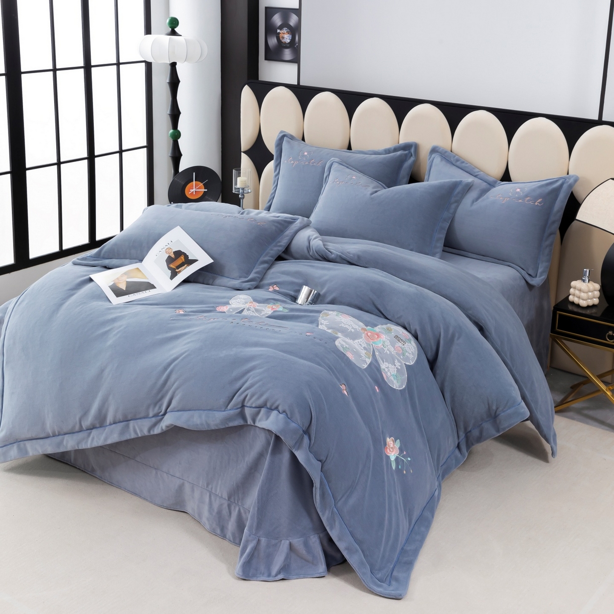 91家纺网 家纺一手货源 找家纺 优姿家纺 2025新款10斤牛奶绒宽边绣花保暖四件套-蝴蝶心语 蝴蝶心语-典雅灰