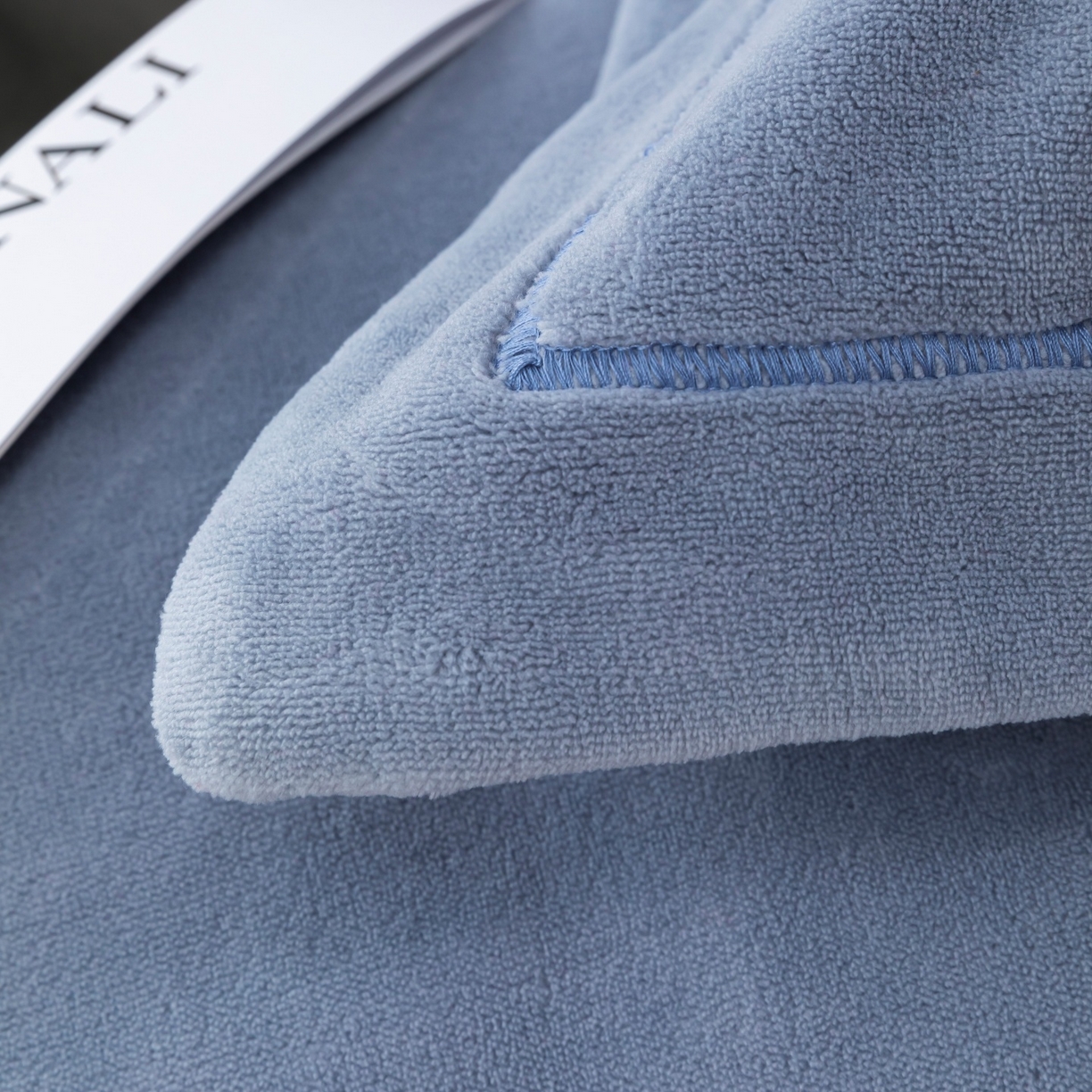 91家纺网 家纺一手货源 找家纺 优姿家纺 2025新款10斤牛奶绒宽边绣花保暖四件套-蝴蝶心语 蝴蝶心语-典雅灰