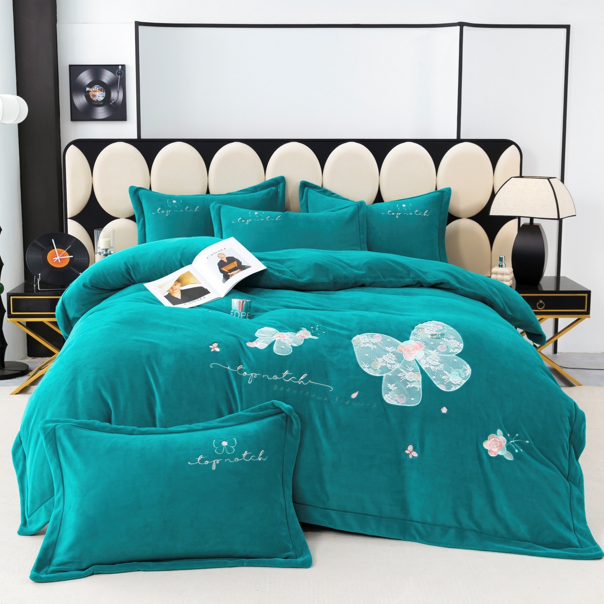 91家纺网 家纺一手货源 找家纺 优姿家纺 2025新款10斤牛奶绒宽边绣花保暖四件套-蝴蝶心语 蝴蝶心语-墨绿