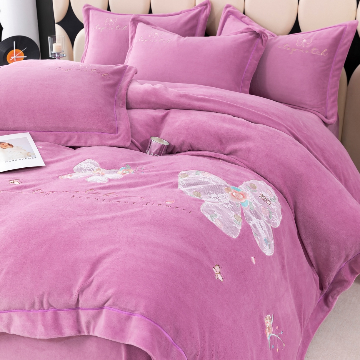 91家纺网 家纺一手货源 找家纺 优姿家纺 2025新款10斤牛奶绒宽边绣花保暖四件套-蝴蝶心语 蝴蝶心语-紫